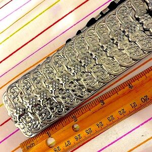 belt metal vintage stretches to 43"+ silver shiny no flaws no labels